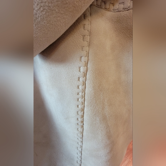 Faux Suede and Sherpa Vest with Hood - Picture 9 of 12